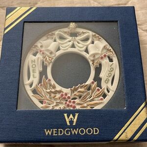 Wedgwood 1998 Annual Noel Wreath ornament